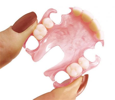 Съемные полиуретановые зубные протезы